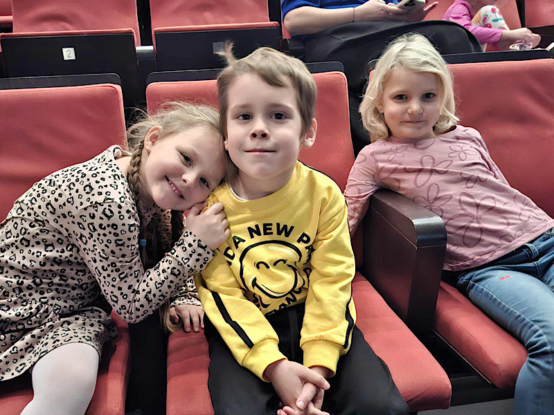 „Przytul mnie. Poszukiwacze miodu”- 5-latki B na filmie w Suwalskim Ośrodku Kultury