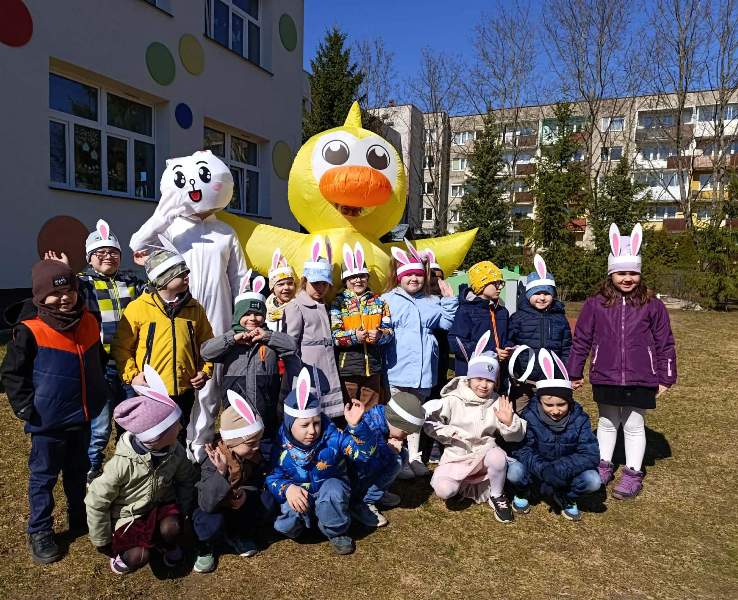 Śniadanie wielkanocne i poszukiwanie zajączka